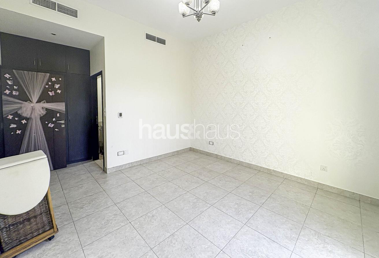 Vacant | Fully Landscaped | Corner unit photo 2