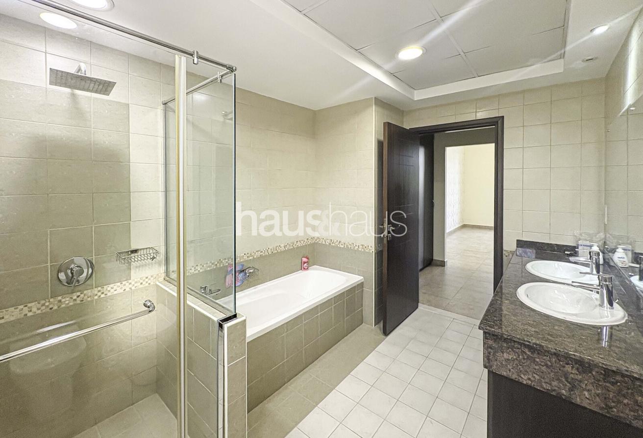 Vacant | Fully Landscaped | Corner unit photo 16