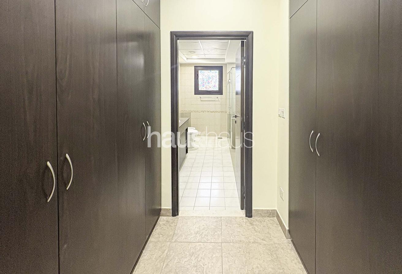 Vacant | Fully Landscaped | Corner unit photo 14
