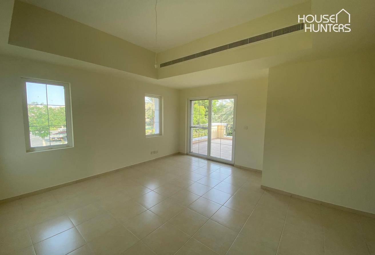 White kitchen | Available soon | Landscaped photo 9
