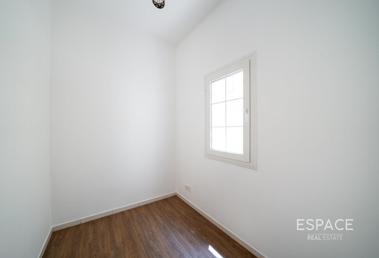 Good Location | 4M | Springs 12 photo 9