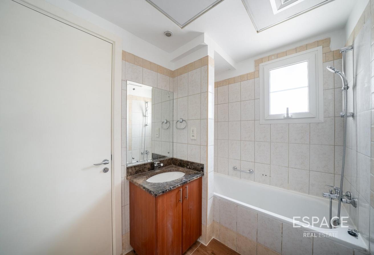 Good Location | 4M | Springs 12 photo 14