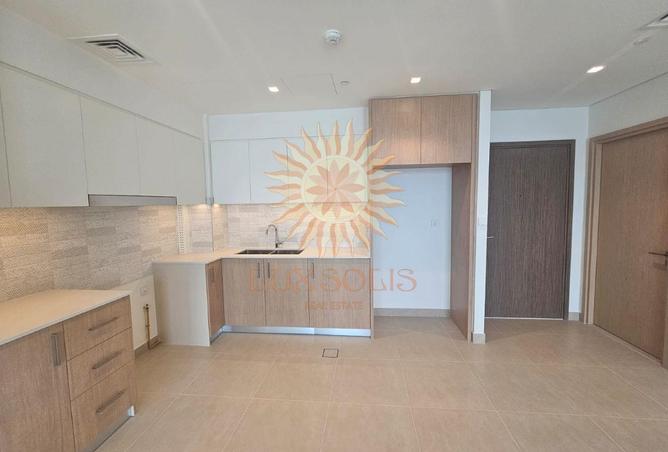 3-bed apartment in Seagate Building 2 · Marina view — photo 3