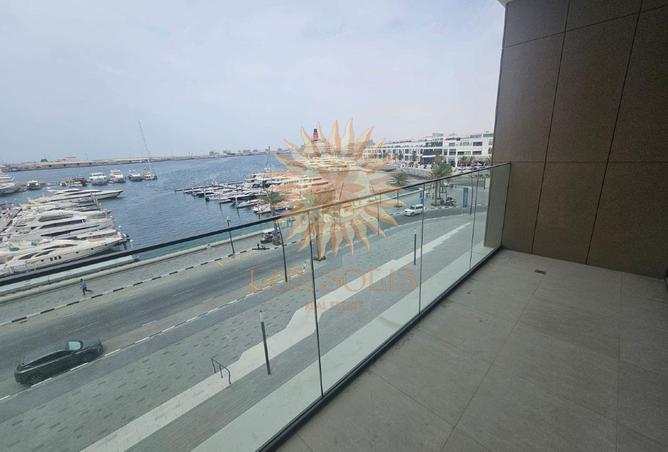 3-bed apartment in Seagate Building 2 · Marina view — photo 2