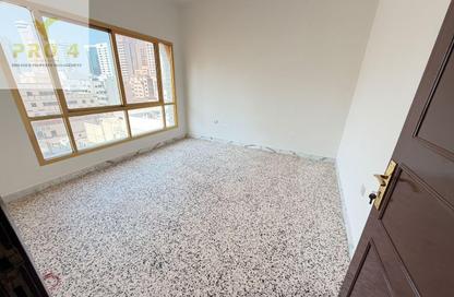 Apartment - 1 - 2 for rent in Hamdan Street - Abu Dhabi
