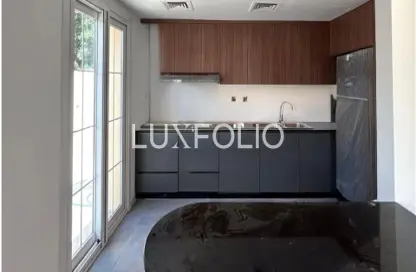 فيلا - 2 غرف نوم - 3 حمامات للايجار في الينابيع 11 - الينابيع - دبي