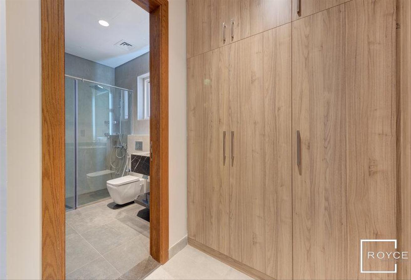 Townhouse-Style Villa | Private Garden | Brand New photo 12