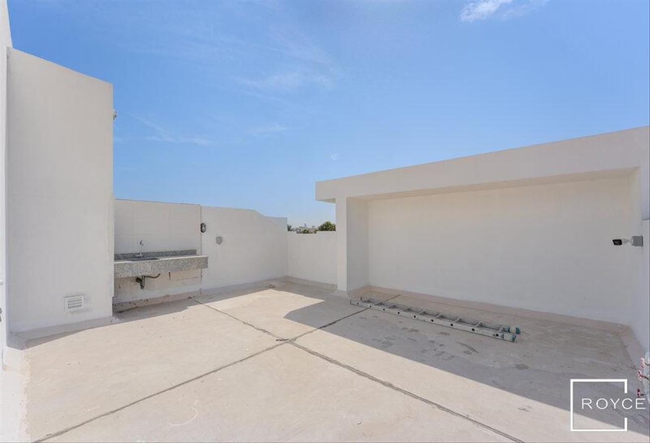 Townhouse-Style Villa | Private Garden | Brand New photo 6