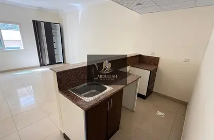 شقة - 1 حمام للايجار في بناية مويليح 29 - مويلح - الشارقة شقة - 1 حمام للايجار في بناية مويليح 29 - مويلح - الشارقة