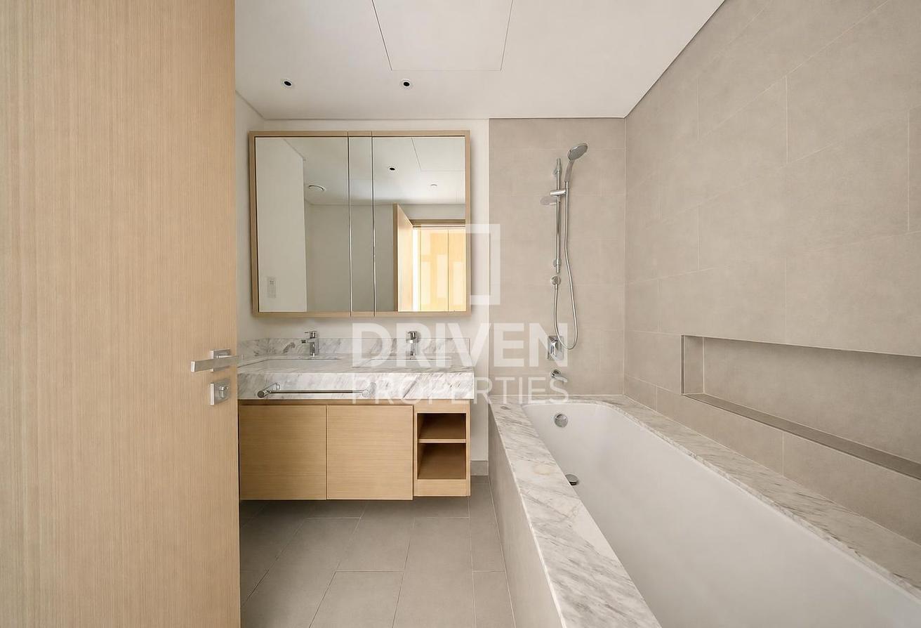Spacious | Sea View | Middle Floor | Vacant photo 12