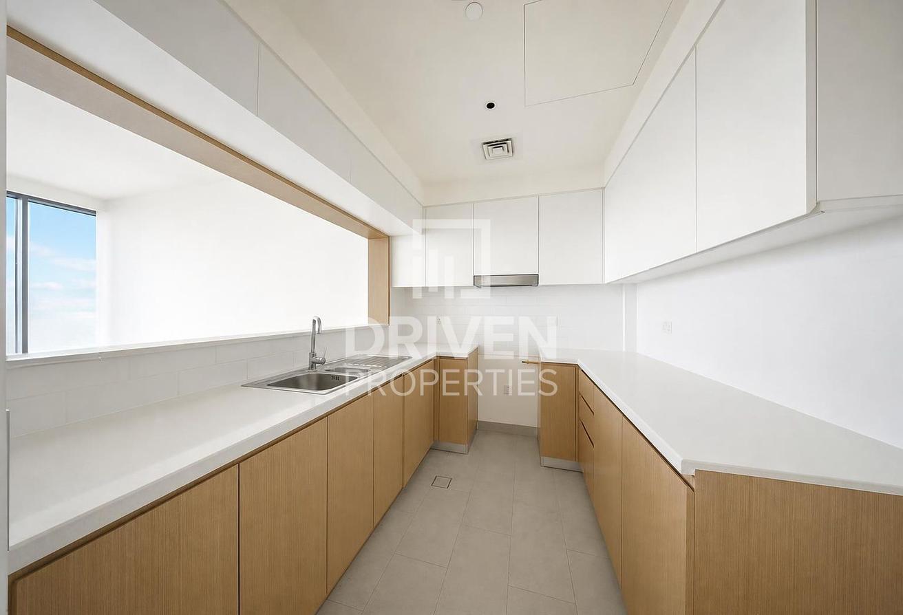 Spacious | Sea View | Middle Floor | Vacant photo 11