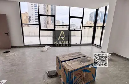 Apartment - 1 Bathroom for rent in Corniche Tower - Ajman Corniche Road - Ajman