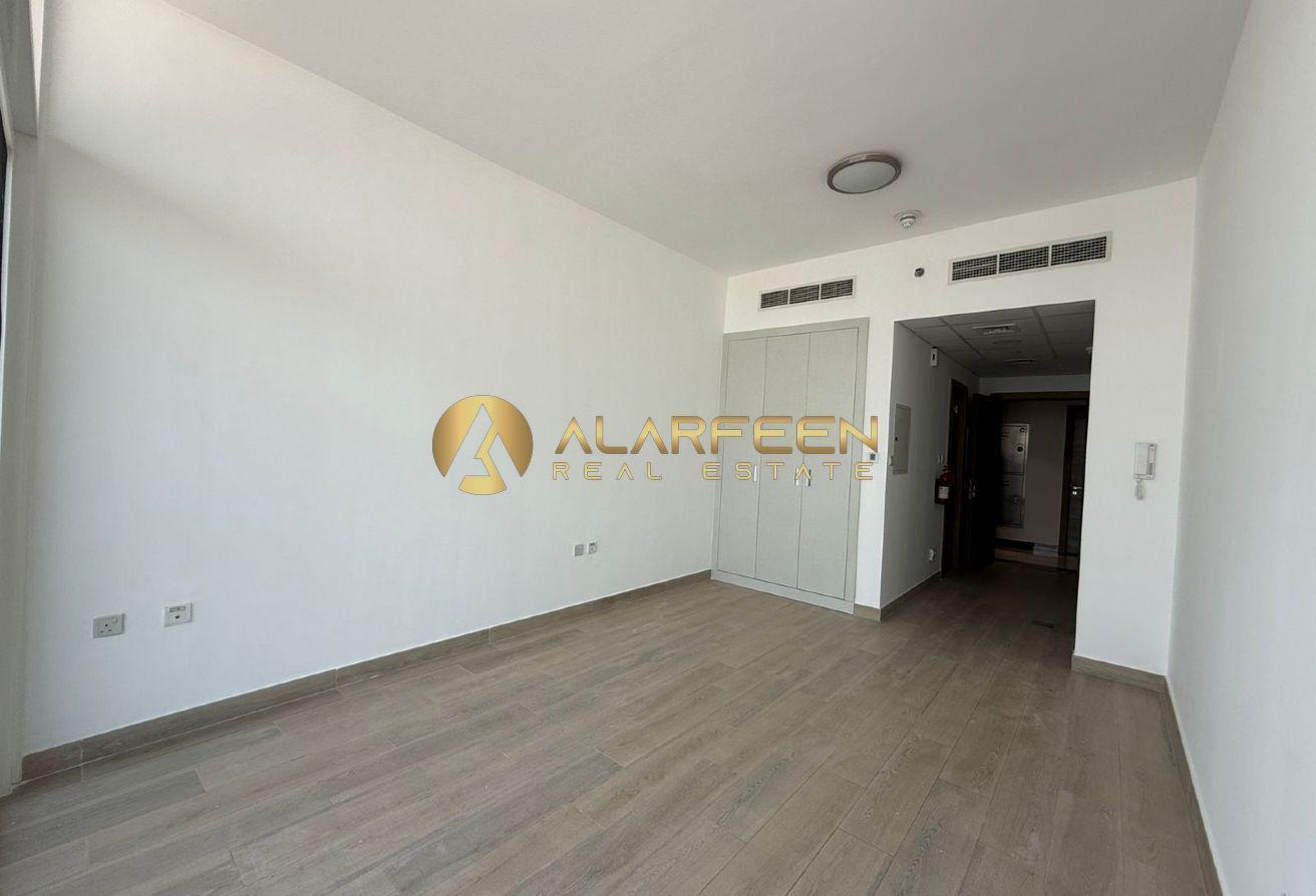 High-Floor Studio | Prime Location | Spacious Unit photo 5