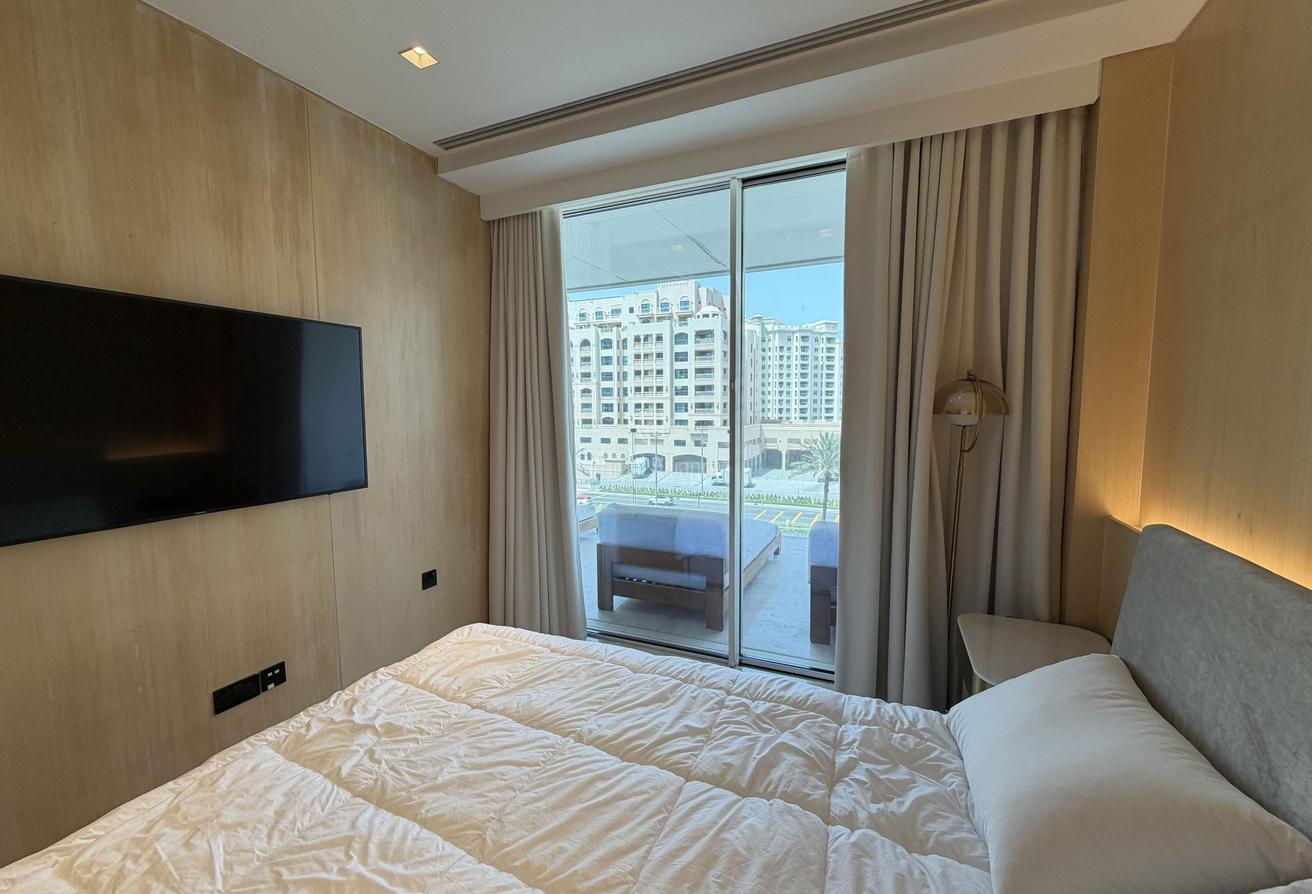 Elegant 3BR+Maid | Spectacular Views | Vacant photo 2