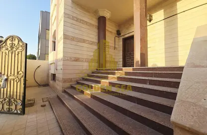 فيلا - استوديو - 4 حمامات للايجار في شارع الخليج العربي - البطين - أبوظبي