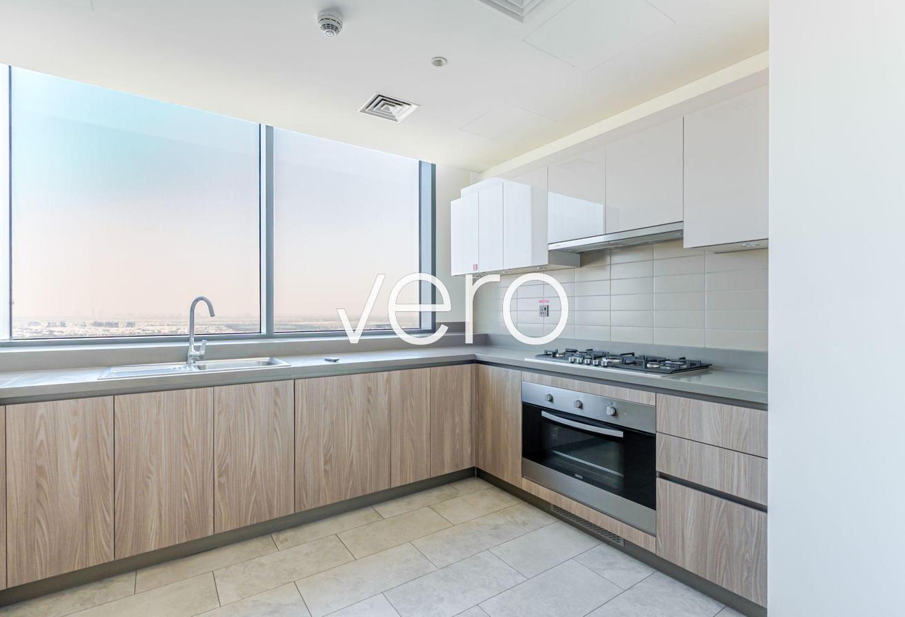 Penthouse | High Floor | Vacant Unit photo 8