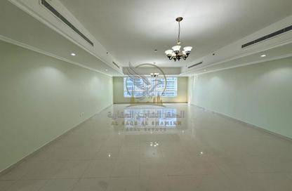 Apartment - 4 Bedrooms - 5 Bathrooms for rent in Al Khan Corniche - Al Khan - Sharjah