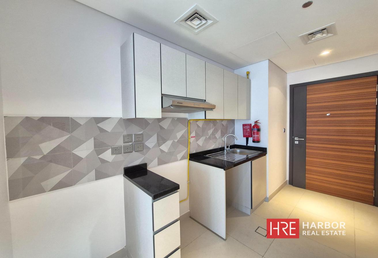 Spacious Studio | Private Balcony | Move-in Ready photo 8
