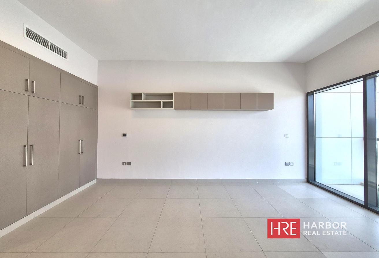 Spacious Studio | Private Balcony | Move-in Ready photo 4