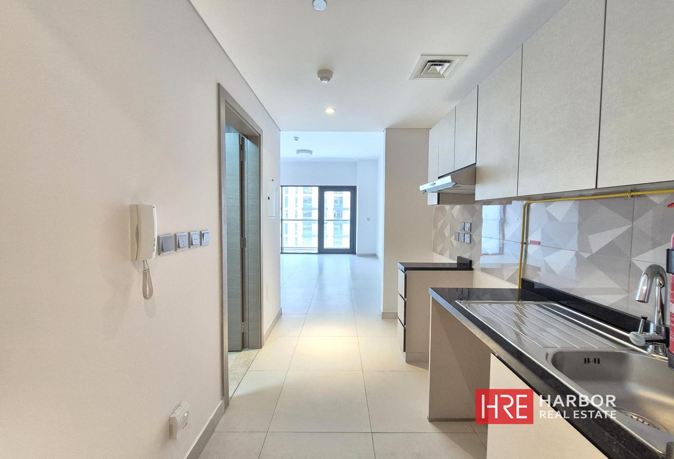 Spacious Studio | Private Balcony | Move-in Ready photo 9