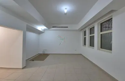 فيلا - 2 غرف نوم - 3 حمامات للايجار في المطارد - العين