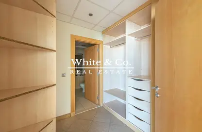 Apartment - 1 Bedroom - 2 Bathrooms for rent in Al Tamr - Shoreline Apartments - Palm Jumeirah - Dubai