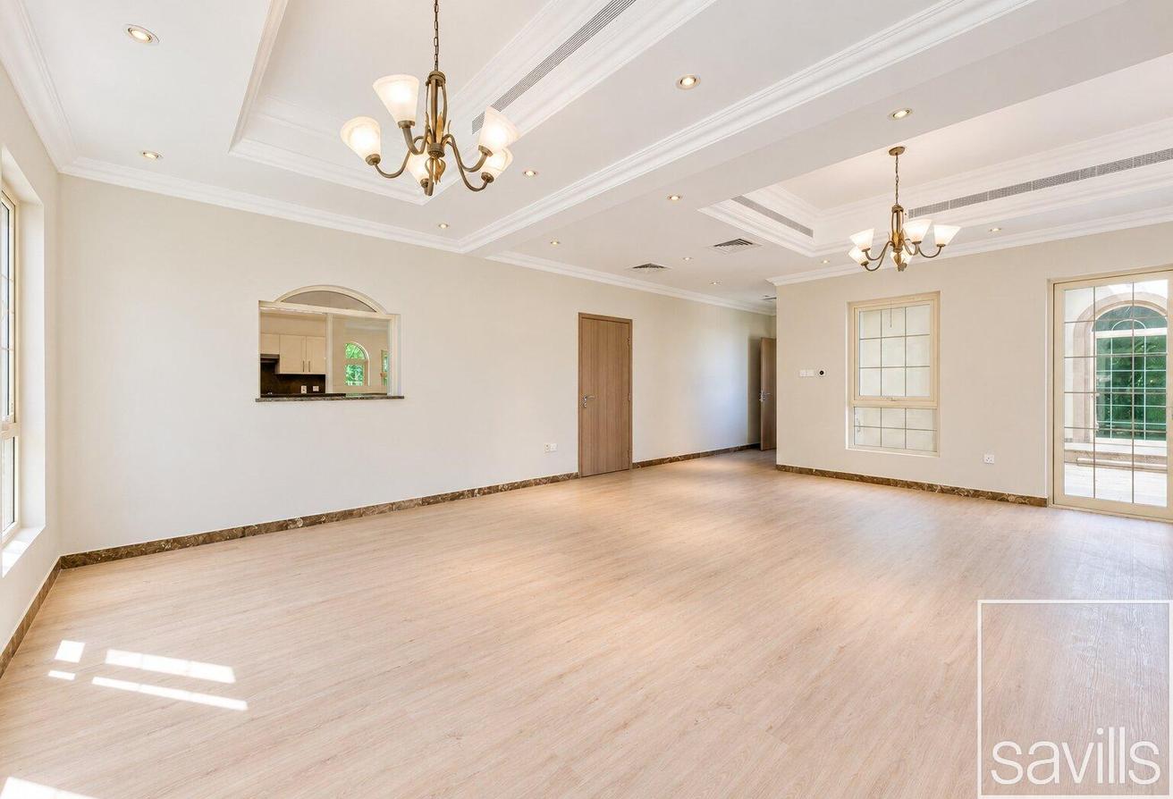 Spacious Family Home | Large Plot | Private Pool photo 7
