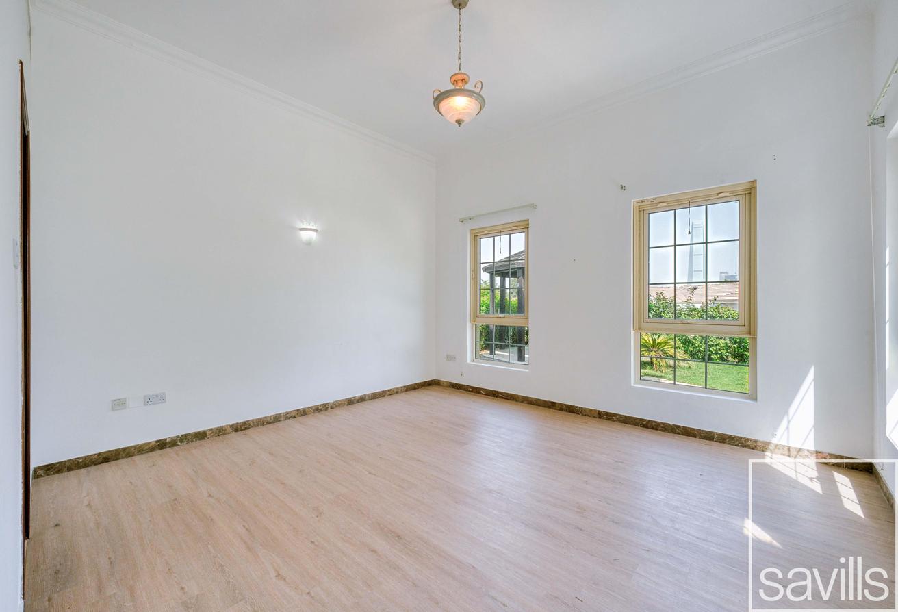 Spacious Family Home | Large Plot | Private Pool photo 12