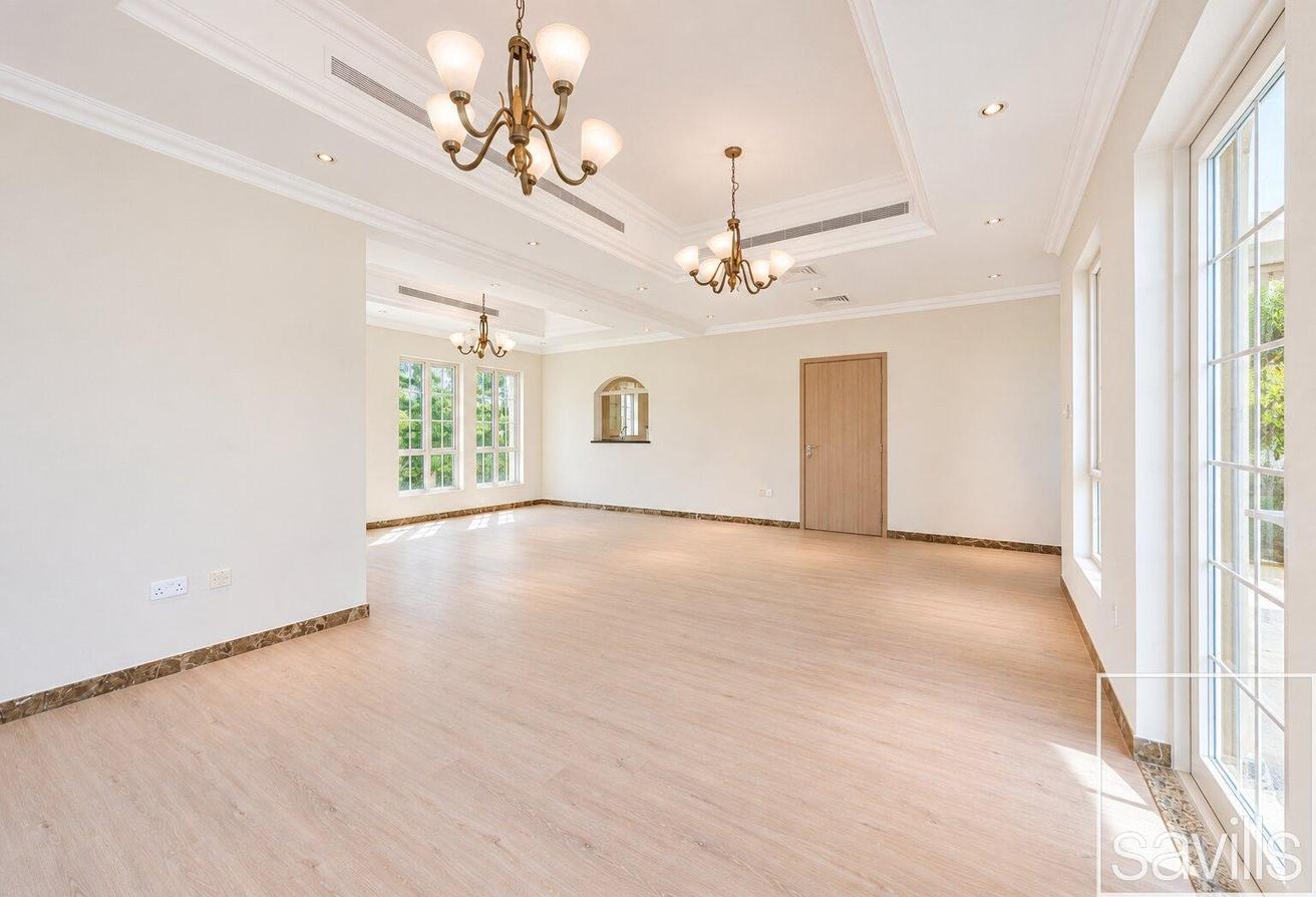 Spacious Family Home | Large Plot | Private Pool photo 4