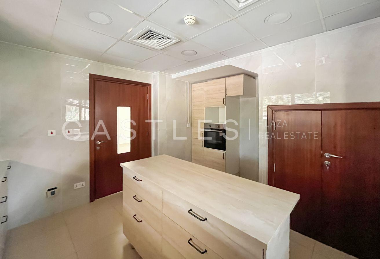Lake View | Partially Upgraded | For Rent photo 9