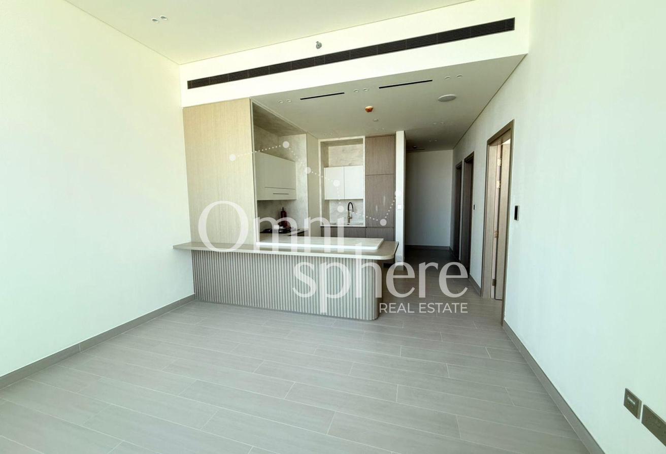 Open View | Highest Floor | Multiple Cheques photo 2