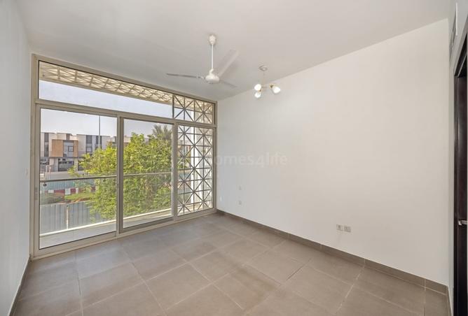 3-bed villa in Arabella Townhouses 1 · Vacant — photo 2