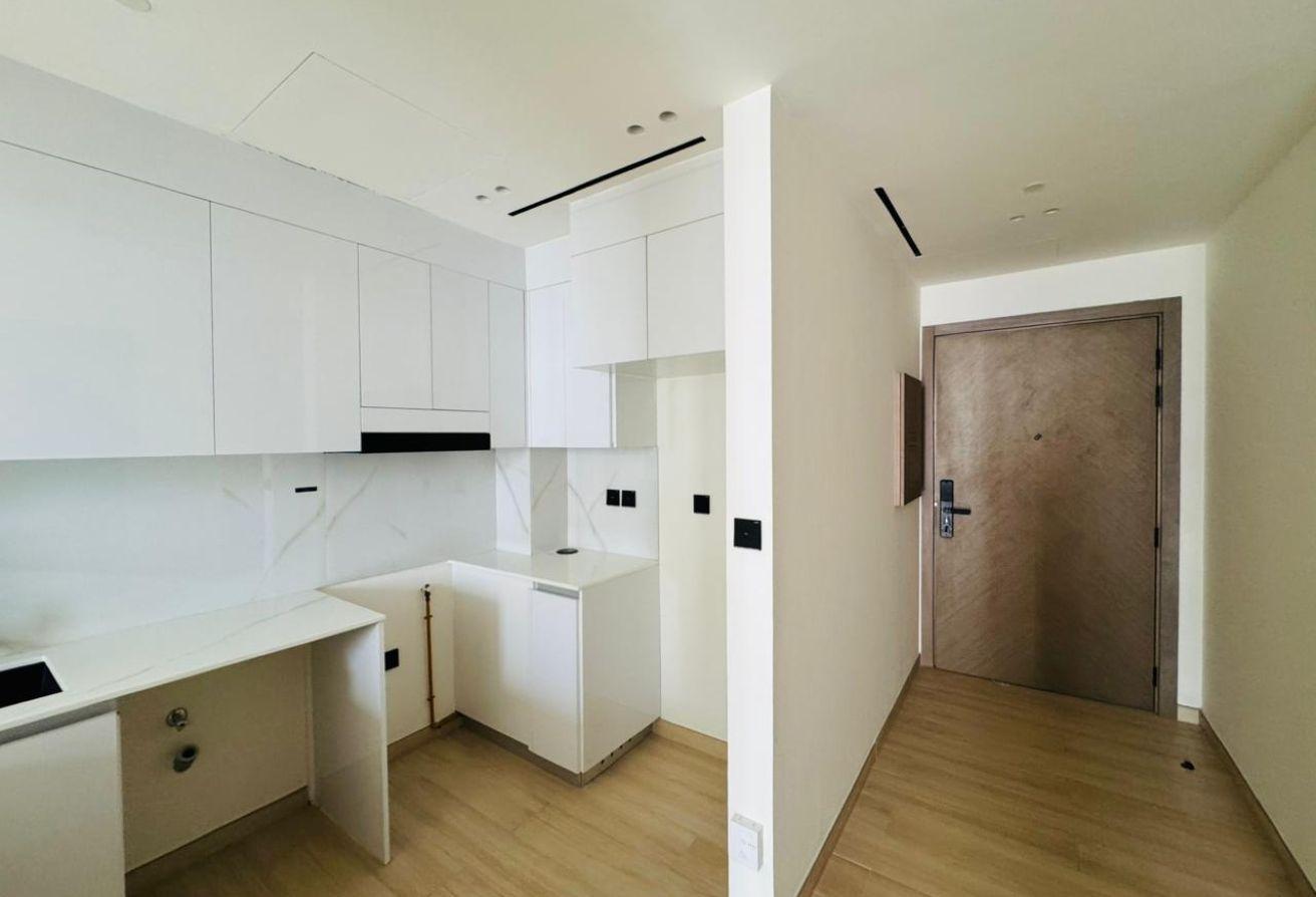 Mid Floor Bespoke Open View Brand New Pool View photo 5