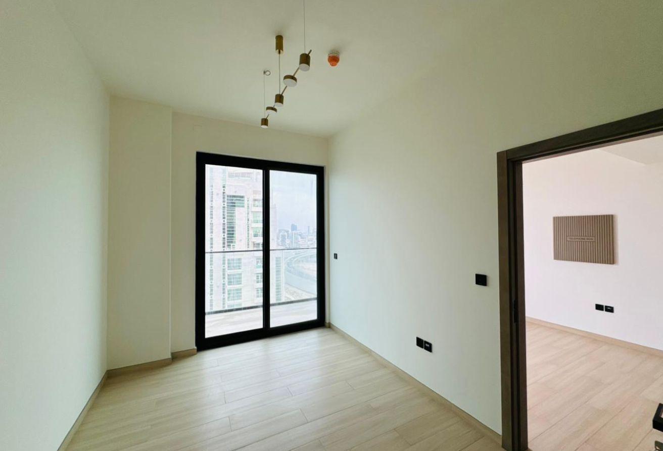 Mid Floor Bespoke Open View Brand New Pool View photo 7
