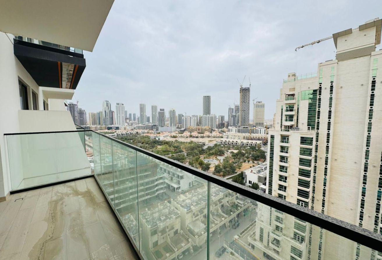 Mid Floor Bespoke Open View Brand New Pool View photo 12