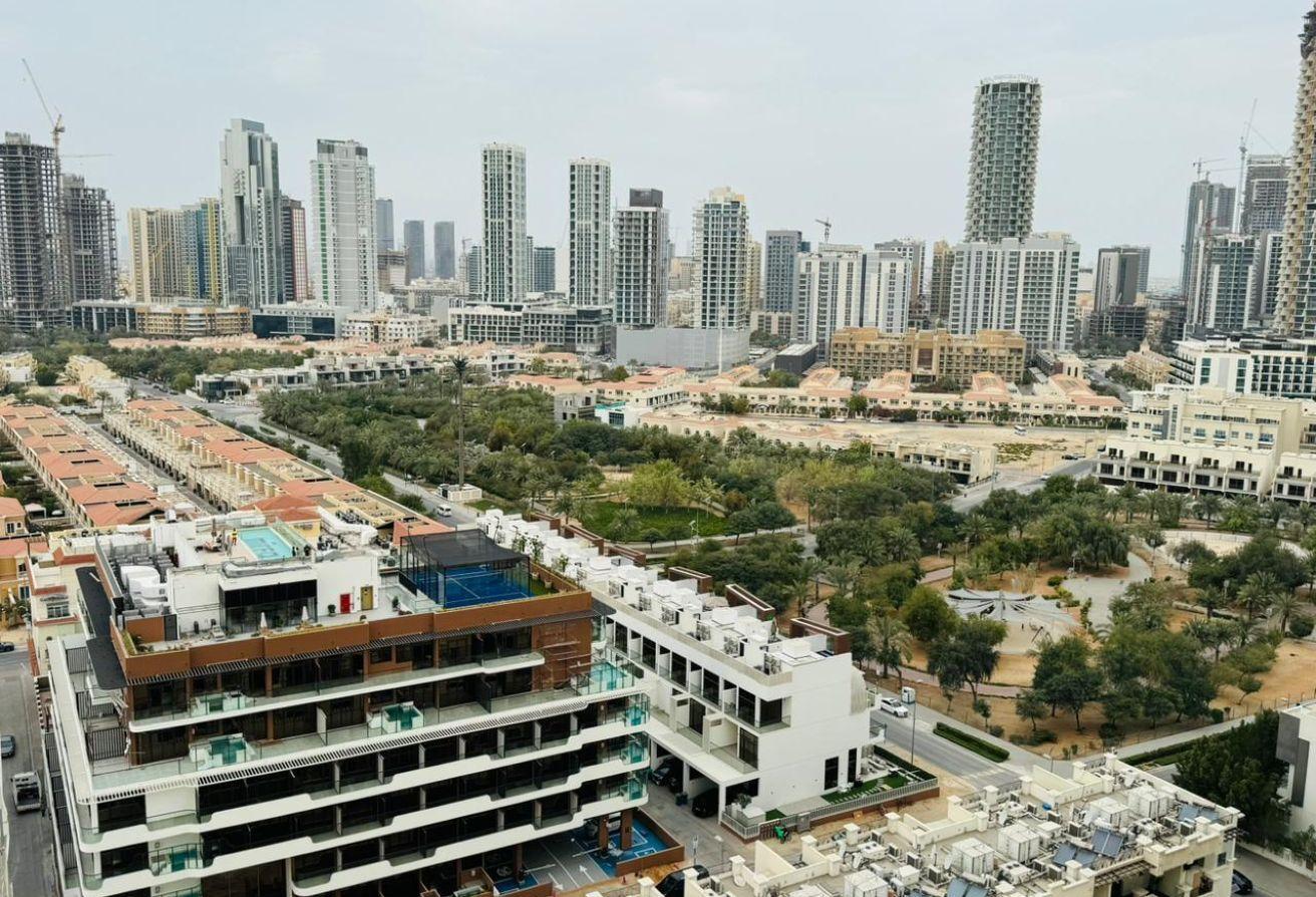 Mid Floor Bespoke Open View Brand New Pool View photo 11