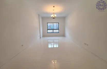 شقة - غرفة نوم - 2 حمامات للايجار في الطوب - منخول - بر دبي - دبي