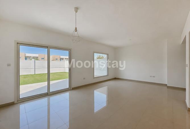 3-bed villa in Manazel Al Reef 2 — photo 3