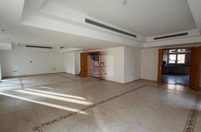 Villa - 5 - 5 for rent in Al Mushrif Villas - Al Mushrif - Abu Dhabi
