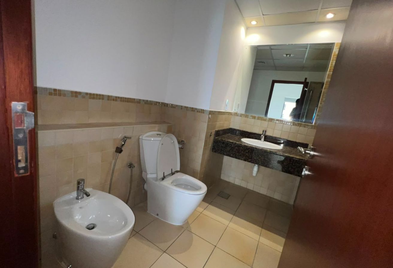 Fully Seaview - High Floor- Vacant- Spacious Unit — image 13