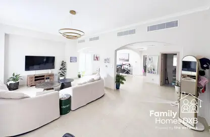 Villa - 3 Bedrooms - 3 Bathrooms for rent in Meadows 1 - Meadows - Dubai