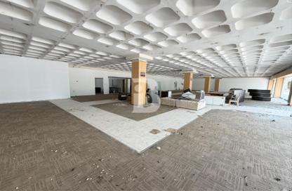 Shop - Studio for rent in Al Karama - Dubai