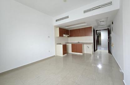 Apartment - Studio - 1 Bathroom for rent in Al Khan Corniche - Al Khan - Sharjah
