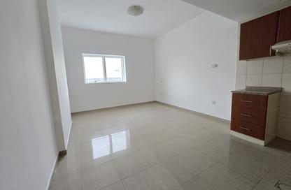 Apartment - Studio - 1 Bathroom for rent in Al Khan Corniche - Al Khan - Sharjah