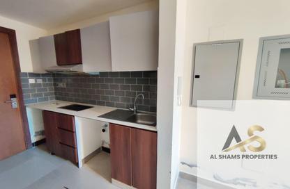 Apartment - Studio - 1 Bathroom for rent in Amwaj Building - Al Souk Al Kabeer - Bur Dubai - Dubai