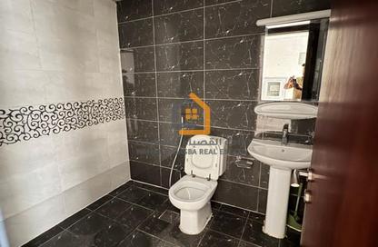 Apartment - 1 Bedroom - 2 Bathrooms for rent in Crystal Plaza - Al Majaz 1 - Al Majaz - Sharjah
