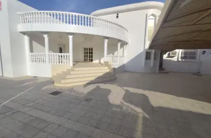 Apartment - 5 Bedrooms - 5 Bathrooms for rent in Al Azra - Al Riqqa - Sharjah