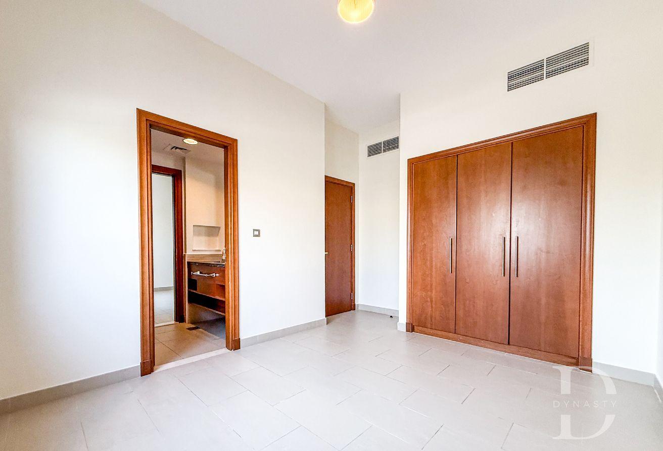 Vacant NOV|Quiet Location|Exceptional Condition photo 13