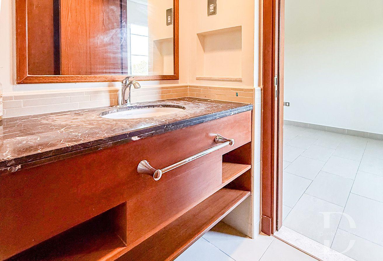 Vacant NOV|Quiet Location|Exceptional Condition photo 15