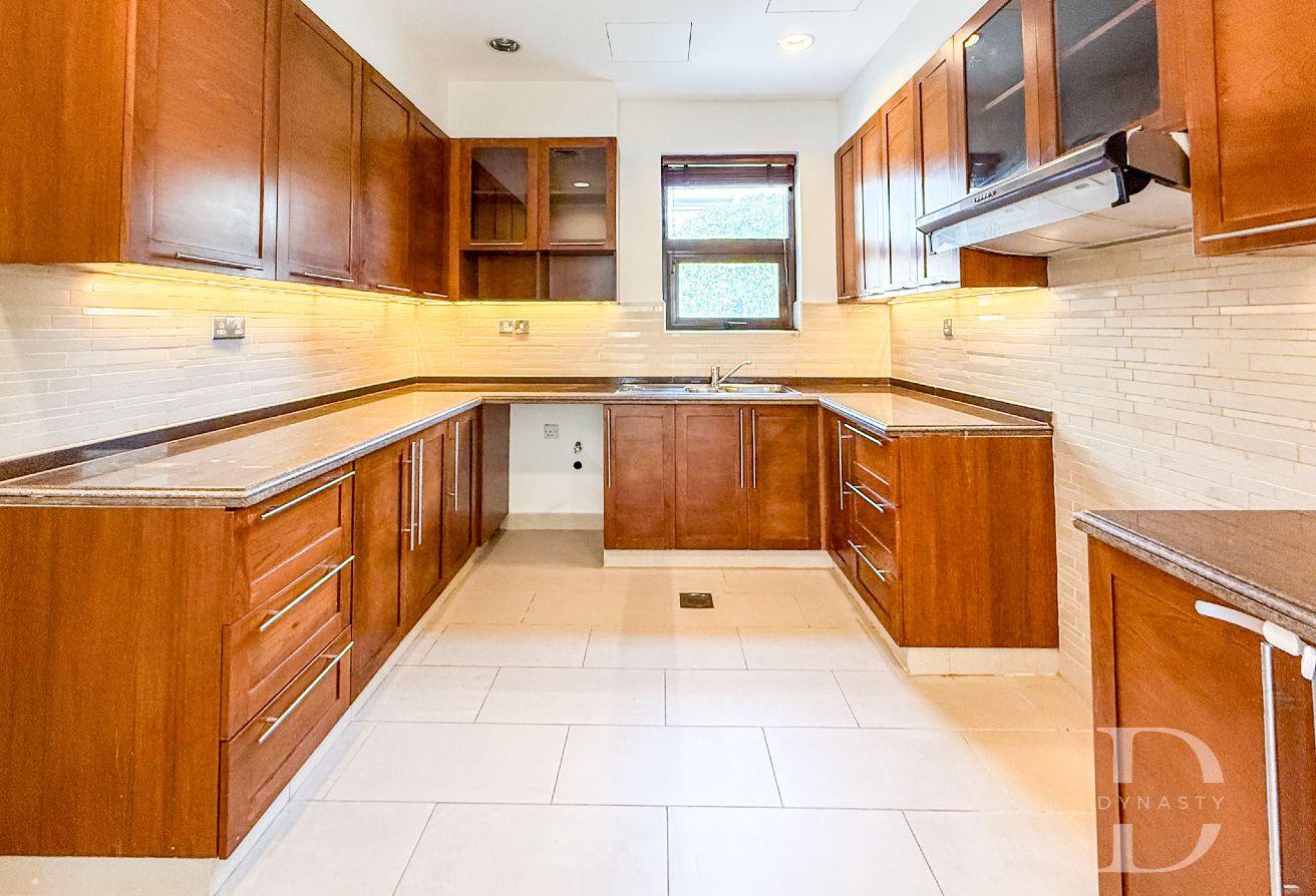 Vacant NOV|Quiet Location|Exceptional Condition photo 7